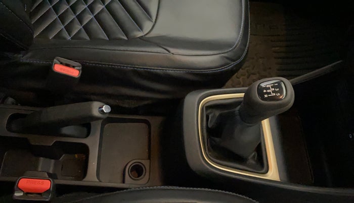 2022 Tata PUNCH ACCOMPLISHED MT, Petrol, Manual, 32,151 km, Gear Lever