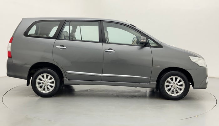 2014 Toyota Innova 2.5 VX 8 STR BS IV, Diesel, Manual, 1,37,097 km, Right Side View