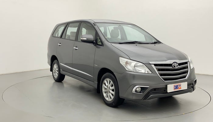 2014 Toyota Innova 2.5 VX 8 STR BS IV, Diesel, Manual, 1,37,097 km, Right Front Diagonal