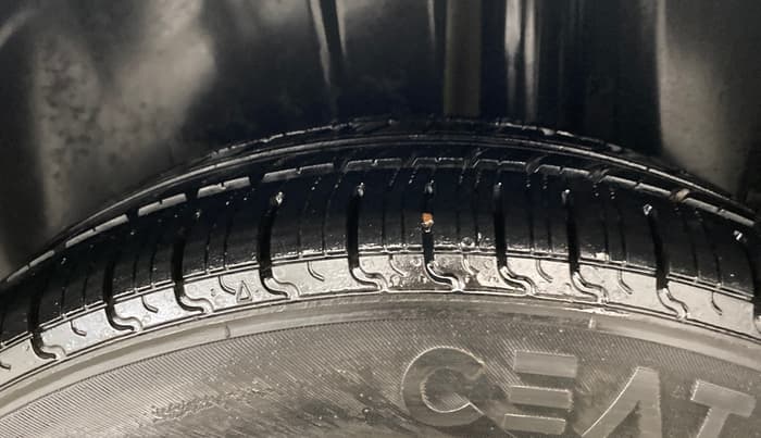 2016 Maruti Ciaz ZDI SHVS, Diesel, Manual, 1,23,397 km, Left Rear Tyre Tread