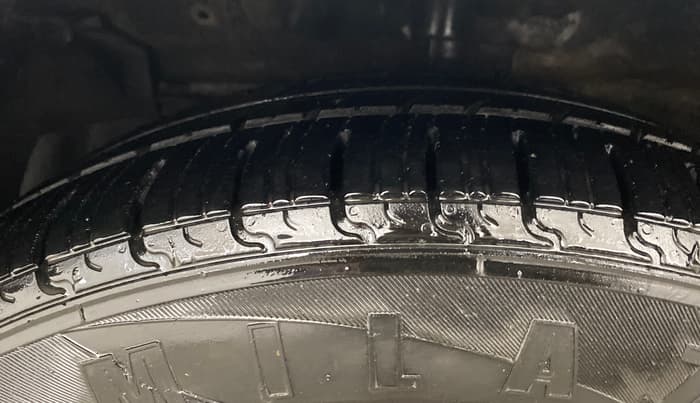 2016 Maruti Ciaz ZDI SHVS, Diesel, Manual, 1,23,397 km, Left Front Tyre Tread