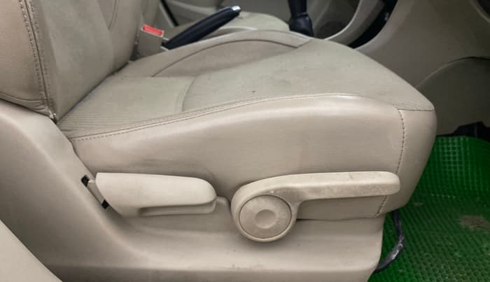 2016 Maruti Ciaz ZDI SHVS, Diesel, Manual, 1,23,397 km, Driver Side Adjustment Panel