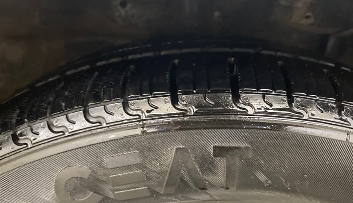 2016 Maruti Ciaz ZDI SHVS, Diesel, Manual, 1,23,397 km, Right Front Tyre Tread