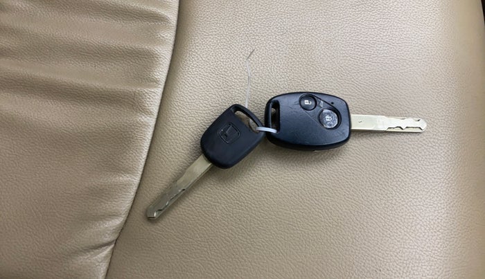 2015 Honda Amaze 1.2L I-VTEC S, Petrol, Manual, 80,306 km, Key Close Up