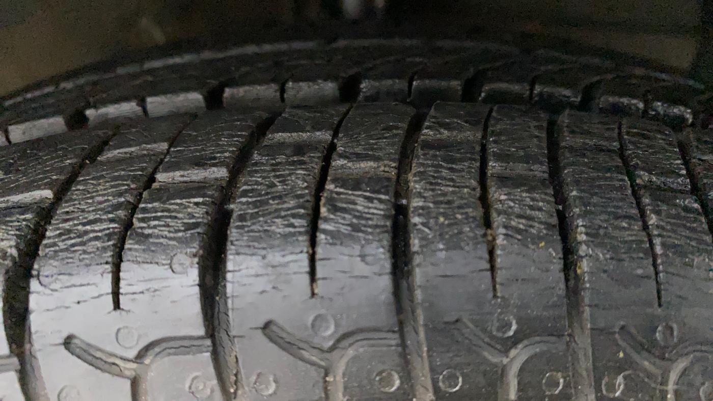 2019 Hyundai NEW SANTRO SPORTZ CNG, CNG, Manual, 11,893 km, Right Front Tyre Tread