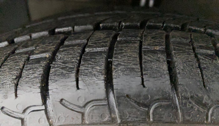 2019 Hyundai NEW SANTRO SPORTZ CNG, CNG, Manual, 11,893 km, Left Front Tyre Tread