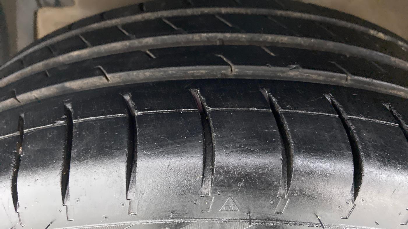 2017 Maruti Swift Dzire ZDI AMT, Diesel, Automatic, 63,207 km, Left Front Tyre Tread