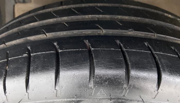 2017 Maruti Swift Dzire ZDI AMT, Diesel, Automatic, 63,207 km, Left Front Tyre Tread