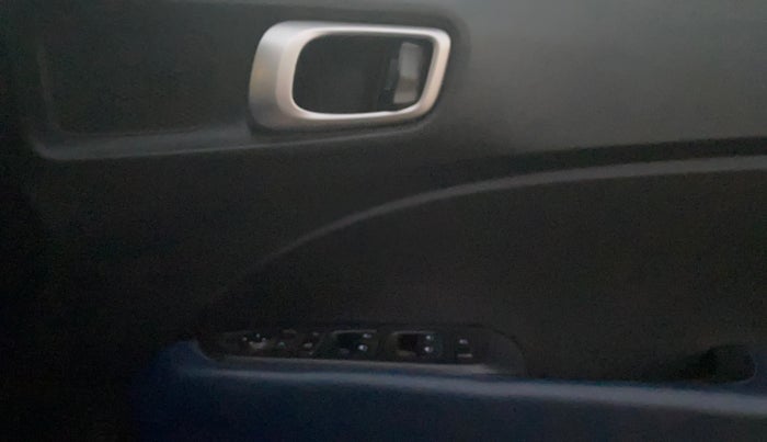 2021 Hyundai VENUE SX 1.0 TURBO IMT, Petrol, Manual, 91,713 km, Driver Side Door Panels Control