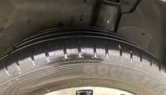 2021 MG HECTOR PLUS SHARP 1.5 PETROL TURBO CVT 6-STR, Petrol, Automatic, 94,098 km, Left Rear Tyre Tread