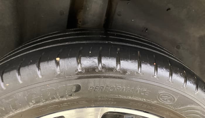 2021 MG HECTOR PLUS SHARP 1.5 PETROL TURBO CVT 6-STR, Petrol, Automatic, 94,098 km, Right Rear Tyre Tread