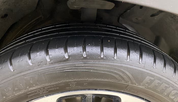 2021 MG HECTOR PLUS SHARP 1.5 PETROL TURBO CVT 6-STR, Petrol, Automatic, 94,098 km, Right Front Tyre Tread