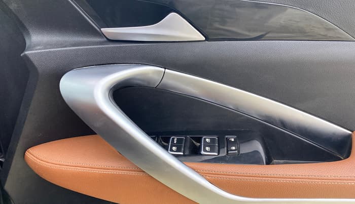 2021 MG HECTOR PLUS SHARP 1.5 PETROL TURBO CVT 6-STR, Petrol, Automatic, 94,098 km, Driver Side Door Panels Control