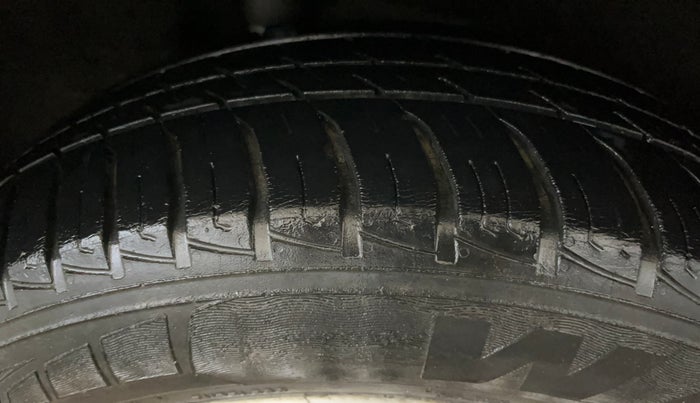 2015 Ford Ecosport TITANIUM 1.5L PETROL AT, Petrol, Automatic, 77,987 km, Right Rear Tyre Tread