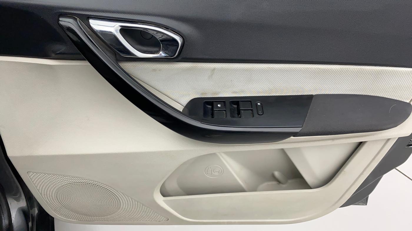 2022 Tata TIGOR XZ PLUS CNG, CNG, Manual, 27,301 km, Driver Side Door Panels Control