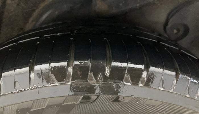 2015 Hyundai Verna FLUIDIC 4S1.6 VTVT S O AT, Petrol, Automatic, 80,101 km, Left Rear Tyre Tread