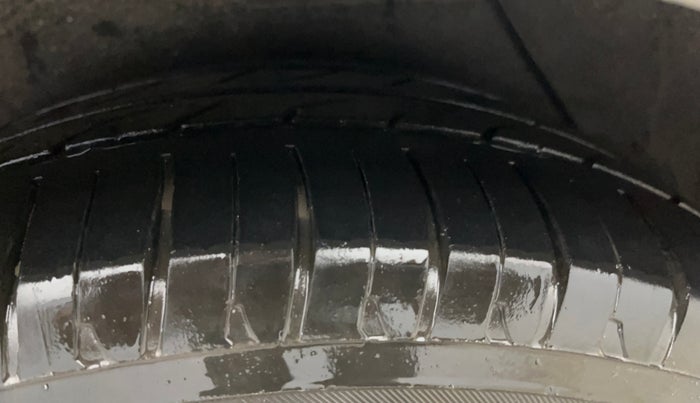 2015 Hyundai Verna FLUIDIC 4S1.6 VTVT S O AT, Petrol, Automatic, 80,101 km, Right Rear Tyre Tread