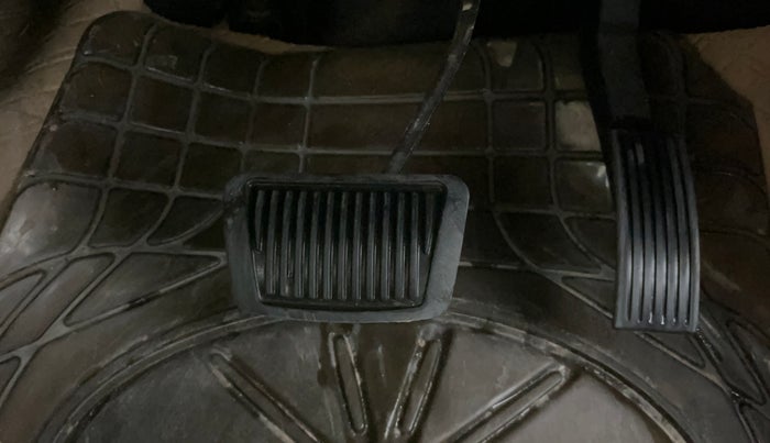 2015 Hyundai Verna FLUIDIC 4S1.6 VTVT S O AT, Petrol, Automatic, 80,101 km, Pedals