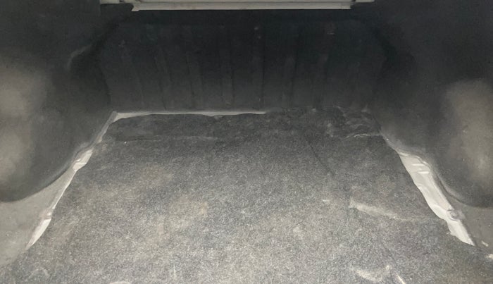 2015 Hyundai Verna FLUIDIC 4S1.6 VTVT S O AT, Petrol, Automatic, 80,101 km, Boot Inside