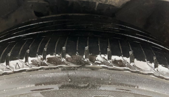 2015 Hyundai Verna FLUIDIC 4S1.6 VTVT S O AT, Petrol, Automatic, 80,101 km, Left Front Tyre Tread