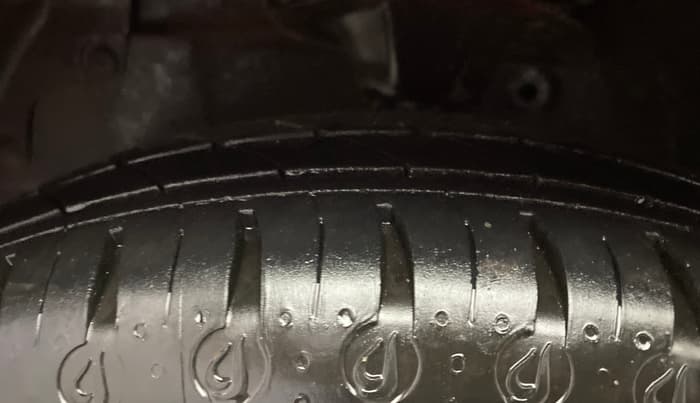 2018 Hyundai Eon MAGNA +, Petrol, Manual, 53,017 km, Left Front Tyre Tread
