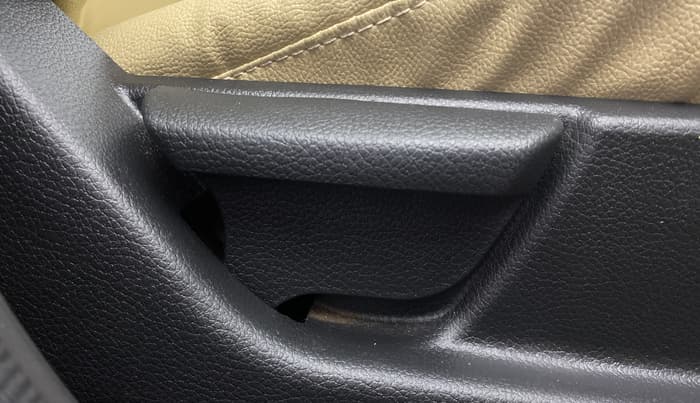 2018 Hyundai Eon MAGNA +, Petrol, Manual, 53,017 km, Driver Side Adjustment Panel