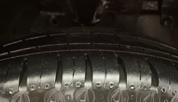 2018 Hyundai Eon MAGNA +, Petrol, Manual, 53,017 km, Right Front Tyre Tread
