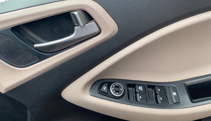 2016 Hyundai Elite i20 SPORTZ 1.2, Petrol, Manual, 46,386 km, Driver Side Door Panels Control