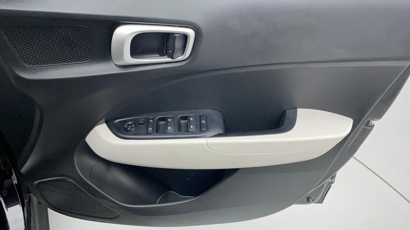 2023 Hyundai VENUE S(O) 1.2, Petrol, Manual, 6,659 km, Driver Side Door Panels Control