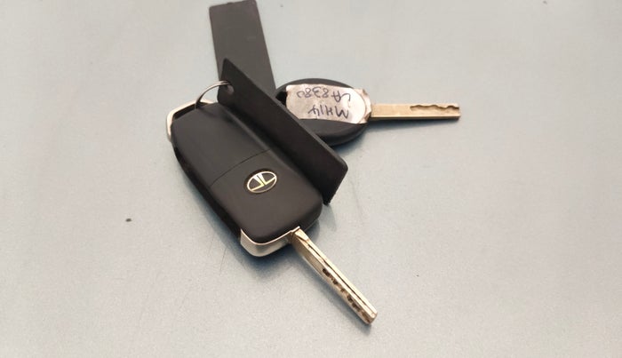 2023 Tata PUNCH ADVENTURE AMT, Petrol, Automatic, 25,116 km, Key Close Up