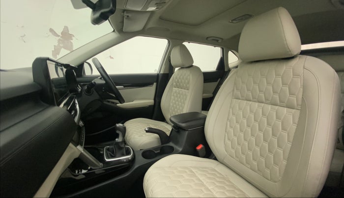 2020 KIA SELTOS HTX 1.5 PETROL, Petrol, Manual, 15,926 km, Right Side Front Door Cabin