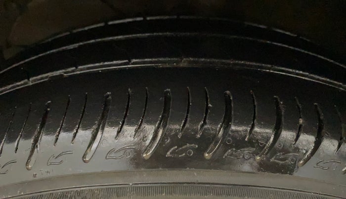 2018 Maruti Baleno DELTA PETROL 1.2, Petrol, Manual, 45,409 km, Left Front Tyre Tread