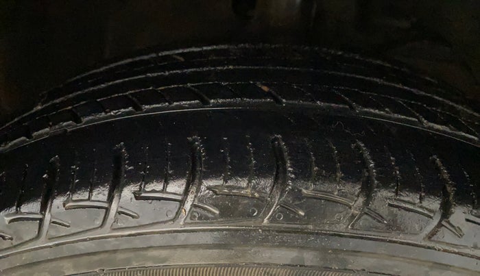 2018 Maruti Baleno DELTA PETROL 1.2, Petrol, Manual, 45,409 km, Right Front Tyre Tread
