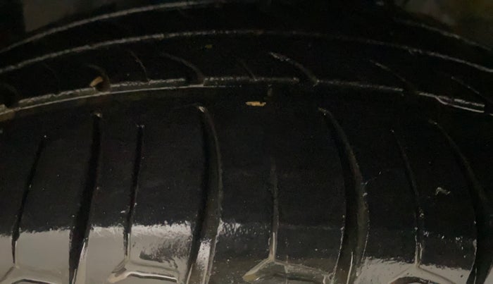 2018 Honda Amaze 1.5L I-DTEC V, Diesel, Manual, 1,31,503 km, Left Front Tyre Tread