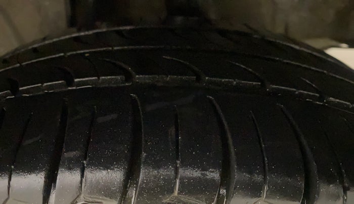 2018 Honda Amaze 1.5L I-DTEC V, Diesel, Manual, 1,31,503 km, Left Rear Tyre Tread