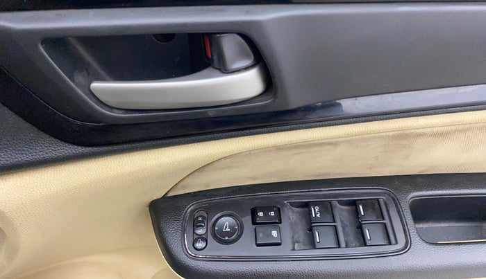 2018 Honda Amaze 1.5L I-DTEC V, Diesel, Manual, 1,31,503 km, Driver Side Door Panels Control