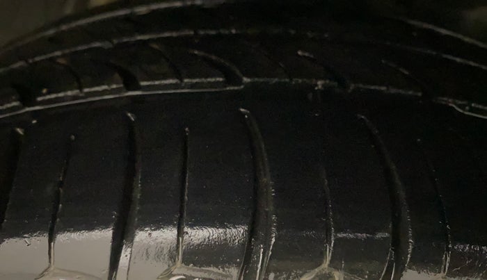 2018 Honda Amaze 1.5L I-DTEC V, Diesel, Manual, 1,31,503 km, Right Front Tyre Tread