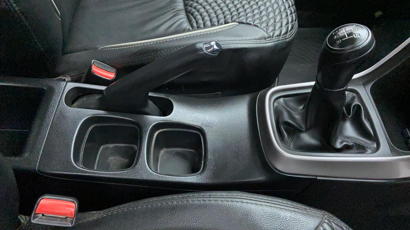 2018 Maruti S Cross SIGMA SHVS, Diesel, Manual, 37,937 km, Gear Lever