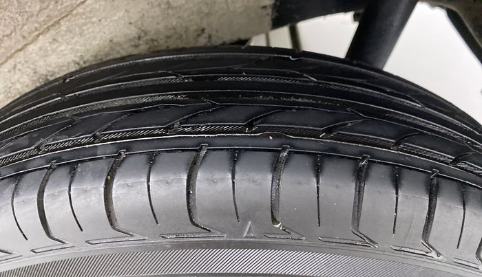 2017 Maruti Wagon R 1.0 LXI, Petrol, Manual, 71,729 km, Left Rear Tyre Tread