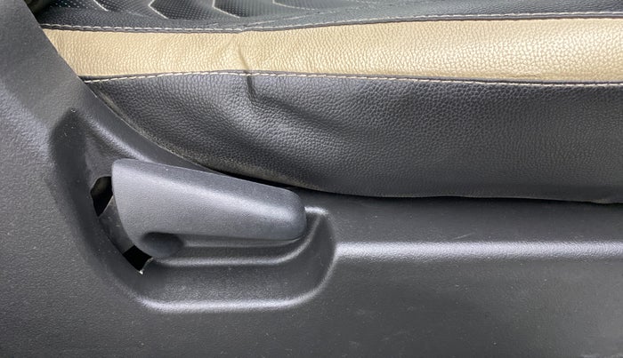 2017 Maruti Wagon R 1.0 LXI, Petrol, Manual, 71,729 km, Driver Side Adjustment Panel
