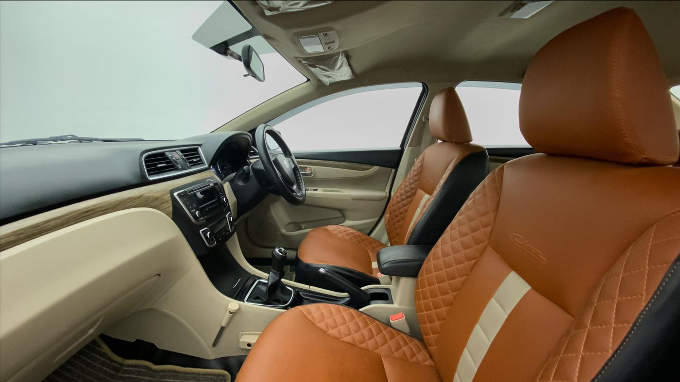 2019 Maruti Ciaz DELTA 1.5 SHVS VVT MT, Petrol, Manual, 20,701 km, Right Side Front Door Cabin