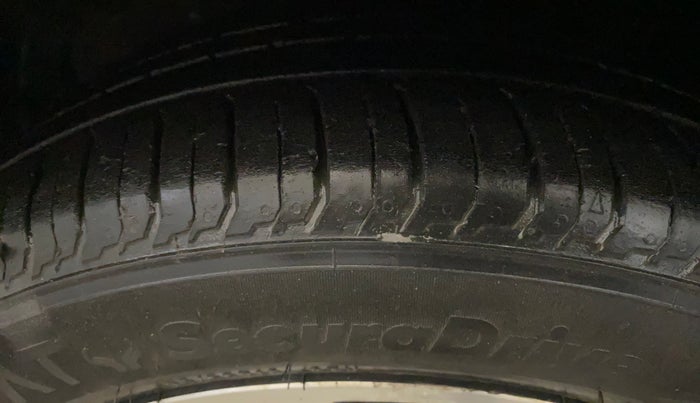 2014 Hyundai Verna FLUIDIC 1.6 VTVT SX, Petrol, Manual, 52,010 km, Left Front Tyre Tread