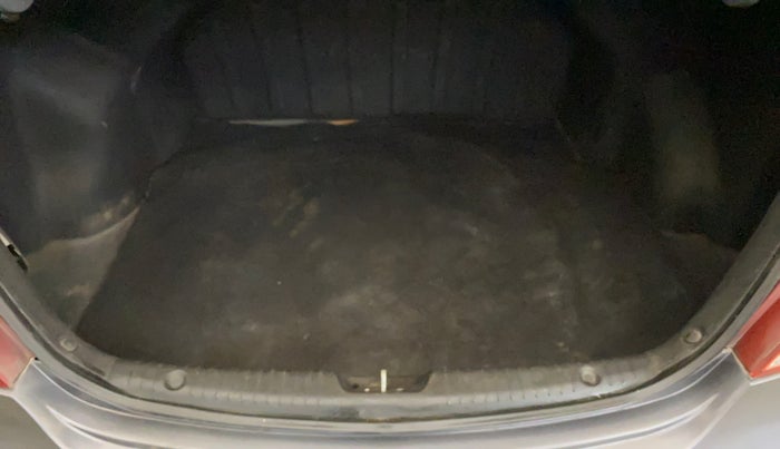 2014 Hyundai Verna FLUIDIC 1.6 VTVT SX, Petrol, Manual, 52,010 km, Boot Inside