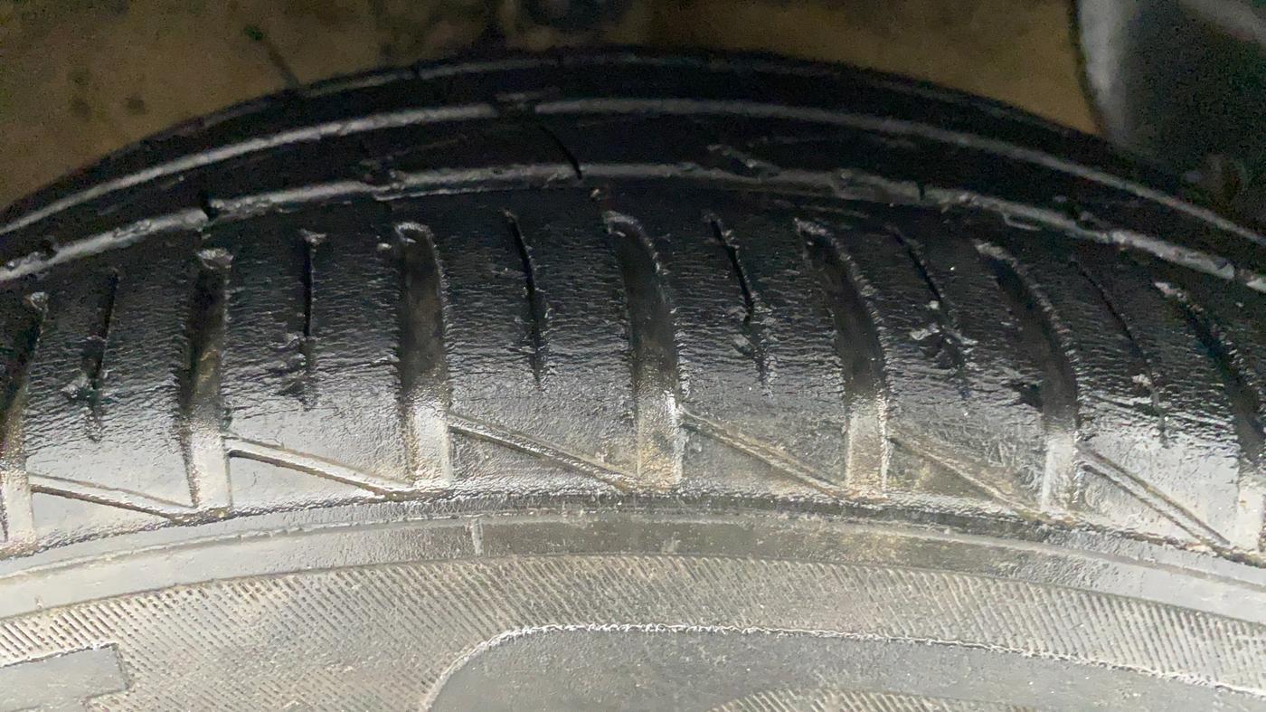 2020 Hyundai AURA S CNG, CNG, Manual, 40,714 km, Right Front Tyre Tread