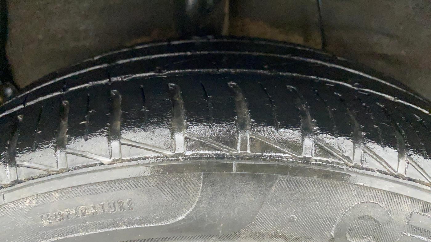 2020 Hyundai AURA S CNG, CNG, Manual, 40,714 km, Right Rear Tyre Tread