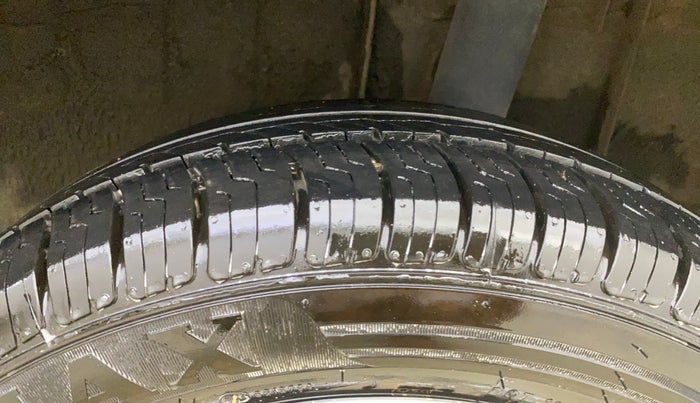 2020 Renault TRIBER RXZ, Petrol, Manual, 23,031 km, Left Rear Tyre Tread