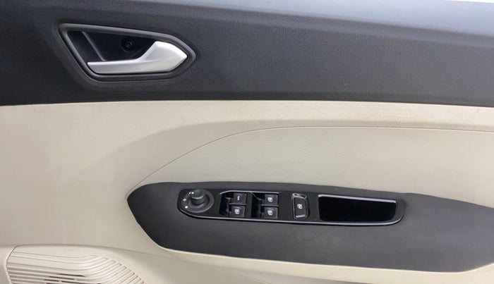 2020 Renault TRIBER RXZ, Petrol, Manual, 23,031 km, Driver Side Door Panels Control