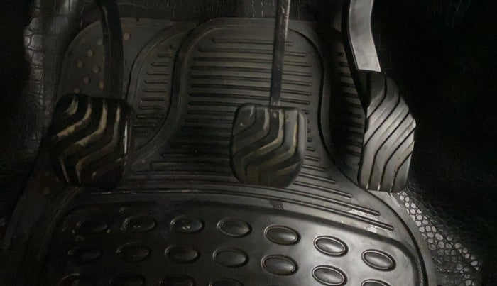 2020 Renault TRIBER RXZ, Petrol, Manual, 23,031 km, Pedals