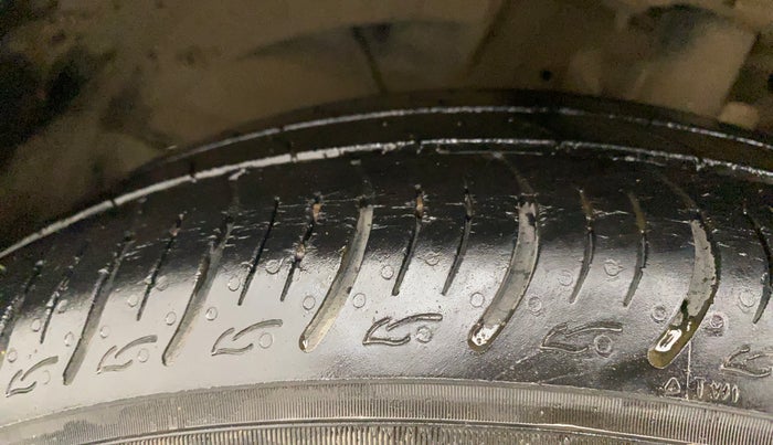 2021 Maruti Baleno DELTA PETROL 1.2, Petrol, Manual, 39,343 km, Left Front Tyre Tread