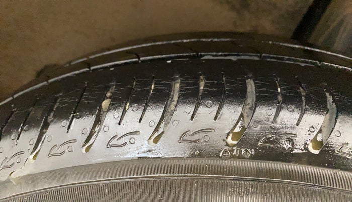 2021 Maruti Baleno DELTA PETROL 1.2, Petrol, Manual, 39,343 km, Left Rear Tyre Tread